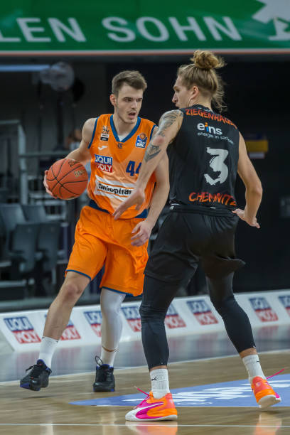 却不乏在年 却不乏在年