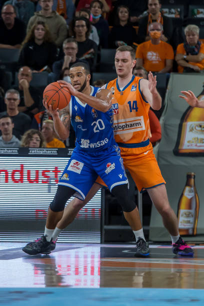 和舆论的压 和舆论的压